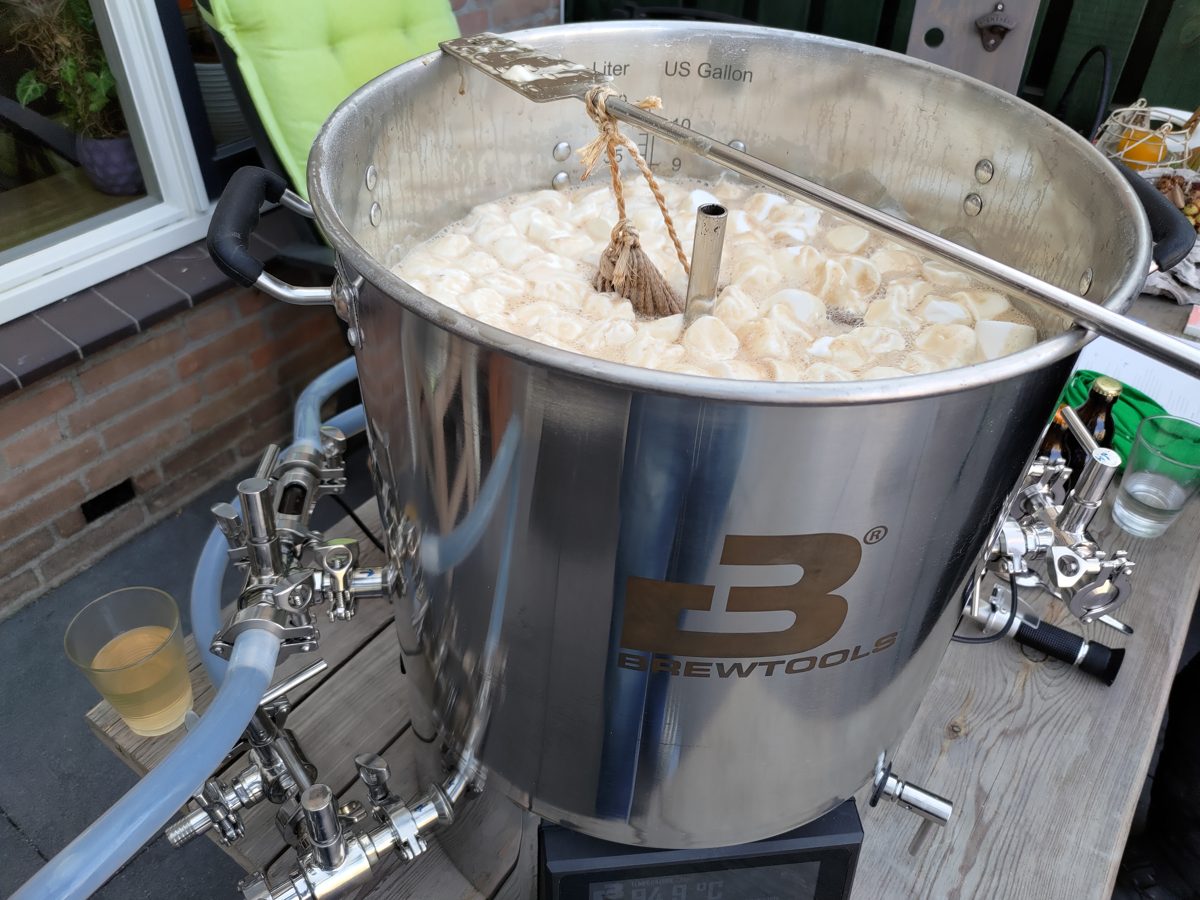 Brouwketel tijdens het brouwen